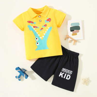 Camisa y pantalones de manga corta con estampado de pirámide para niños pequeños