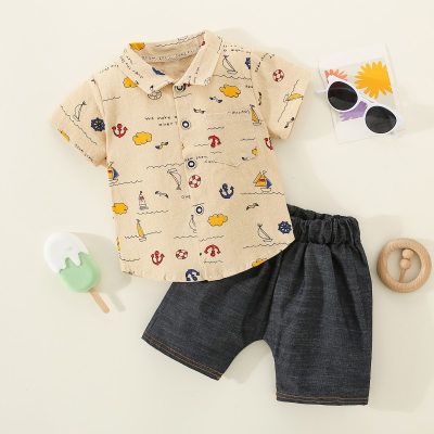 Camisa de manga corta con estampado completo para niño pequeño de 2 piezas y pantalones de color sólido