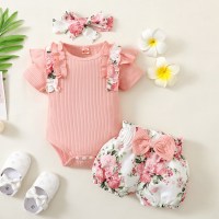 3 pezzi Pagliaccetto a maniche corte con patchwork a costine arricciato per neonata e decorazioni floreali con fiocco e pantaloncini e copricapo  Rosa