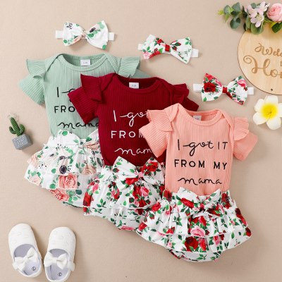Body con lettere ricamate per bambina e pantaloncini con fiocco floreale con fascia