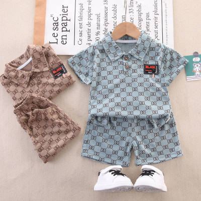 2-teiliges Kurzarm-Poloshirt aus reiner Baumwolle für Kleinkinder mit durchgehendem Druck und passenden Shorts