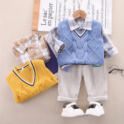 Camicia abbottonata scozzese in 100% cotone per bambino in 3 pezzi, gilet lavorato a maglia a trecce e pantaloni in tinta unita