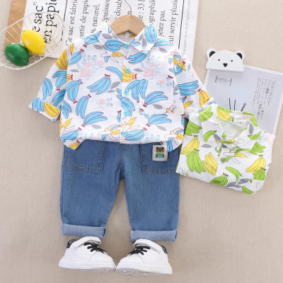 Camisa de 2 piezas con estampado de plátanos y pantalones de mezclilla para niños pequeños