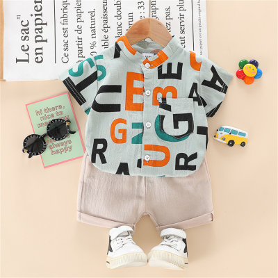 Camisa com estampa de letras animadas para bebê menino e shorts lisos