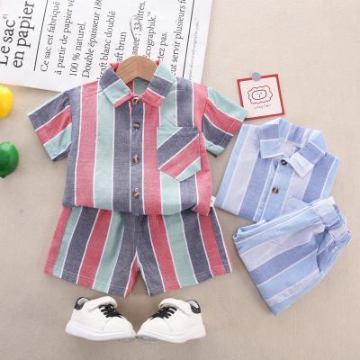 Camisa de manga corta a rayas de bloque de color de algodón puro para niños pequeños de 2 piezas y pantalones cortos a juego