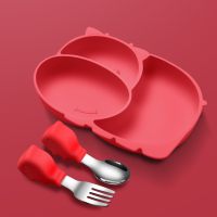 مجموعة أدوات المائدة المصنوعة من السيليكون للأطفال  أحمر