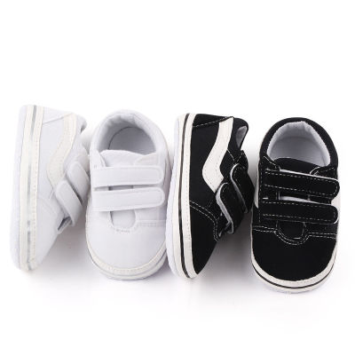 Paire de chaussures pour tout-petits à velcro noires et blanches pour bébé