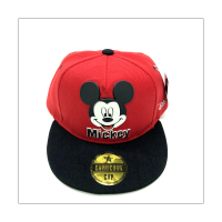Visera, bloques de color, etiqueta de goma, gorra de béisbol con ala plana y cabeza de Mickey  rojo