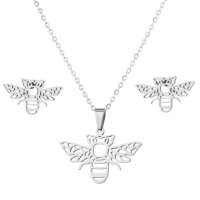 Accesorios de joyería de estilo coreano, collar con colgante de abeja animal de origami hueco de lujo ligero, conjunto de joyería de tres piezas de acero inoxidable  Plata