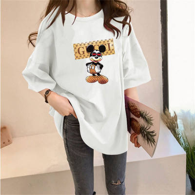Camiseta feminina do Mickey Mouse com meia manga solta