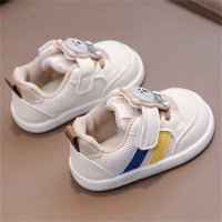 Zapatos deslizantes de malla transpirable con suela suave para niños pequeños.  Caqui