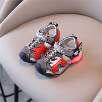 أحذية الأولاد 2023 صنادل رياضية صيفية باوتو أحذية شاطئ للأطفال مجوفة قابلة للتنفس مع أضواء  أحمر