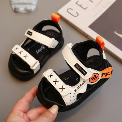 Sandals for babies with soft sole function can prevent slipping and prevent shoes from falling off