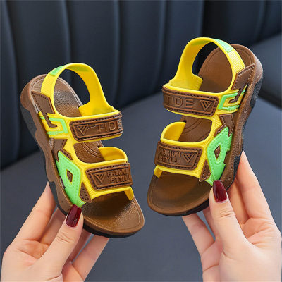 Sandalias casuales color block para niños medianos y grandes.
