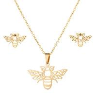 Accesorios de joyería coreana, collar con colgante de abeja animal de origami hueco ligero de lujo, joyería de tres piezas de acero inoxidable  Color dorado