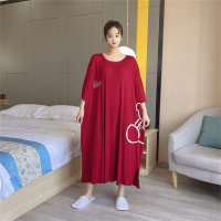 فستان بيجاما منزلي فضفاض بأكمام قصيرة وخفيف للقياس الكبير يصل إلى ٣٠٠ رطل، بطابع كسول ومريح.  أحمر