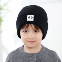 قبعة صوف للأطفال بلون سادة بنمط مبتسم  أسود