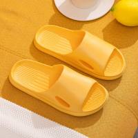 Nuevas zapatillas de casa para mujer, zapatillas de casa antideslizantes de verano con sensación de mierda, zapatillas de baño para parejas  Amarillo