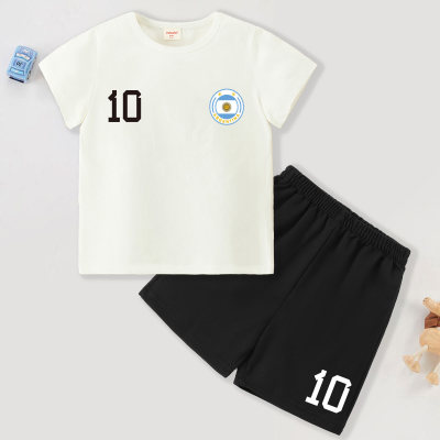 Camiseta de manga corta y pantalones cortos estampados con el número de la Copa del Mundo para niños pequeños