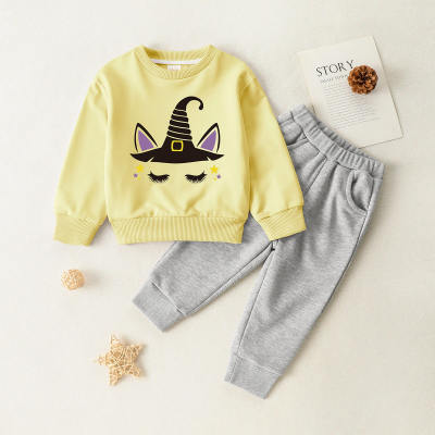 Suéter y pantalones estampados con letras de dibujos animados para niños pequeños