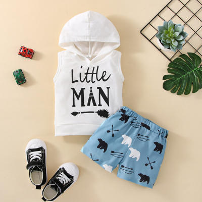 Camiseta con capucha y estampado de letras de color liso para bebé niño y pantalones cortos con estampado de oso