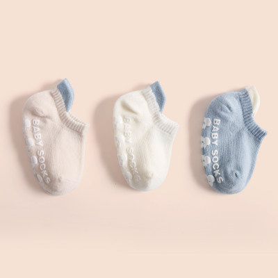جوارب نعل مطاطية غير قابلة للانزلاق للأطفال الرضع من 3 قطع