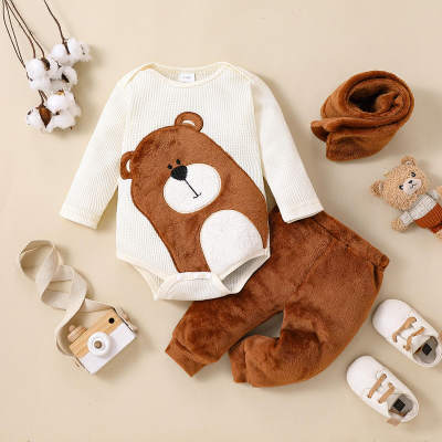 Mameluco de franela de manga larga con apliques de oso bebé de 3 piezas, pantalones cortos y bufanda