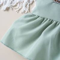 Verão casual simples bordado floral pequeno decote em v botão traseiro manga bufante top + calças retas de cor sólida conjunto de duas peças para meninas  Verde