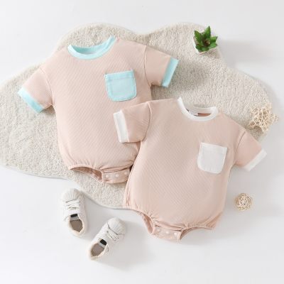 Infants and young children solid color pit strip color matching simple short-sleeved triangle hoodie