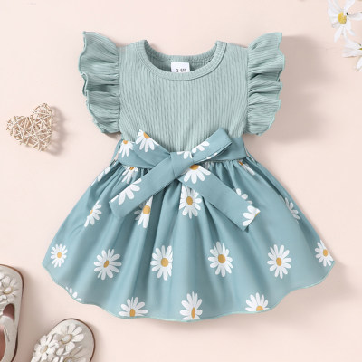 Frisches und damenhaftes Sommer-Gänseblümchenkleid mit fliegenden Ärmeln und Achselstreifen für Babys und Mädchen + Gürtel