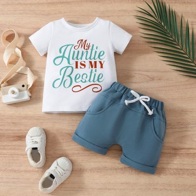 Top T-shirt casual con stampa di lettere per neonato + set in due pezzi tinta unita di pantaloncini bobblehead con tasche