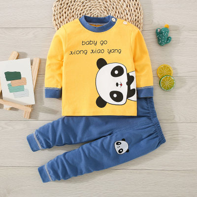 Blusa de manga comprida e calça combinando com padrão de letra e panda infantil de 2 peças