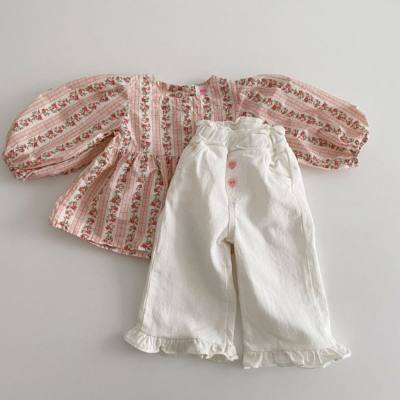 Girls pants 2023 new spring clothes for baby girls retro wood ear casual lace wide-leg pants for small and medium-sized children's trendy pants