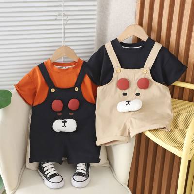Verano nueva versión coreana de ropa infantil para niños y niñas oso tridimensional tirantes de manga corta traje de verano de dos piezas para niños de moda