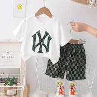 Summer fashionable children's street short-sleeved shorts suit with printed letters, trendy summer new boys' short-sleeved suit  White