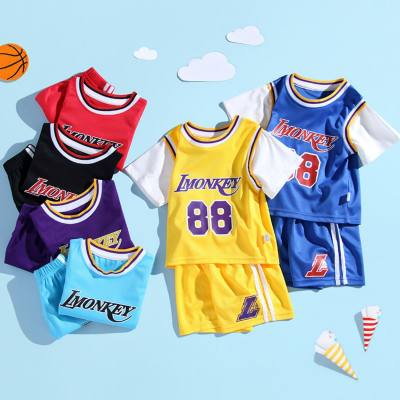 Kinder-Sommer-Basketballuniformen für Jungen und Mädchen, gefälschte zweiteilige Kurzarm-Shorts-Anzüge, Sportbekleidung, Kindergarten-Leistungskleidung, Trikots