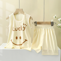 Conjunto de 2 piezas de chaleco y pantalones cortos con diseño sonriente y letras informales de verano para niño pequeño  Beige