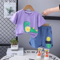 Kinderkleidung 2024 Sommer neue Jungen Kurzarm-Jeansshorts zweiteiliger Anzug hübscher Cartoon-Dinosaurier-Anzug  Lila