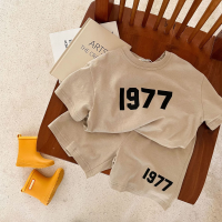 Kinderanzug aus reiner Baumwolle 2022 Sommer neue digital bedruckte Kurzarm-T-Shorts für Jungen und Mädchen, Baby-Zweiteiler-Set im Trend  Khaki