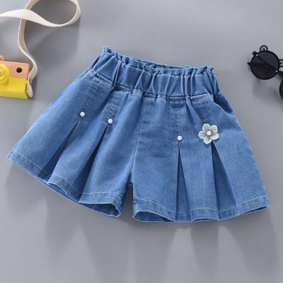 Pantaloncini di jeans morbidi per ragazze Pantaloni caldi larghi coreani per bambini sottili estivi 2024 nuovi pantaloni per ragazze per bambini di piccole e medie dimensioni