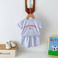 2024 Sommer Neuankömmlinge 1-8 Jahre alt Koreanische Version Kinderkleidung Buchstaben Kurzarm-T-Shirt Shorts dünner zweiteiliger Anzug für Jungen und Mädchen  Grau