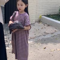 Lila gestreiftes Pulloverkleid für Sommermädchen  Lila