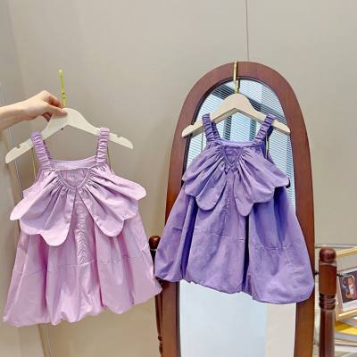 2024 versão coreana de saia suspensa para meninas com asas fofas estilo ocidental verão pequenas e médias crianças vestido de princesa de cor sólida para distribuição