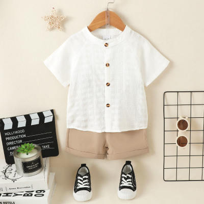 Camisa de manga corta con botones en la parte delantera de color sólido para niños pequeños de 2 piezas y pantalones cortos de color sólido