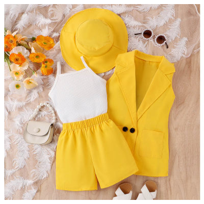 Jaqueta colete amarelo + regata + shorts e chapéu