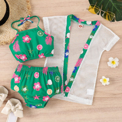 Conjunto de tres piezas de traje de baño estampado con protector solar y rejilla deportiva con estampado floral para niñas