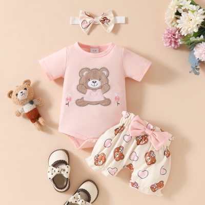 Mameluco triangular de manga corta con oso de dibujos animados bordado para bebé + pantalones cortos con decoración de lazo
