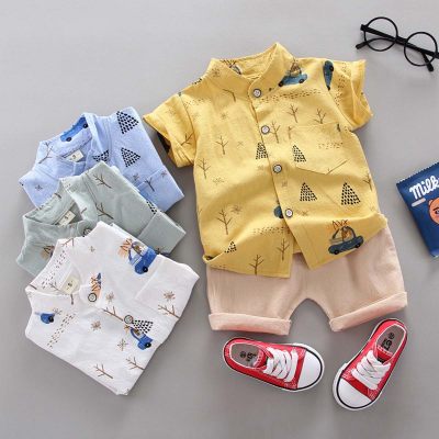 Conjunto fino de dos piezas de camisa de manga corta con coche de panda de dibujos animados para bebés y niños pequeños de verano