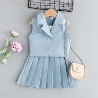 Camisa con tirantes para niña + chaqueta chaleco + falda traje de tres piezas Traje de falda plisada a la moda para niña  Azul claro