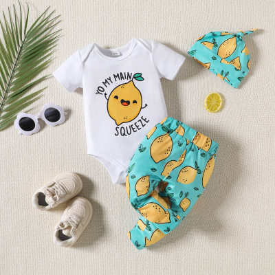 Sommeranzug für Baby Jungen, süßes Zitronenmuster + Kurzarm-Strampler mit Buchstabendruck und Hose mit Cartoon-Muster, dreiteiliger Anzug